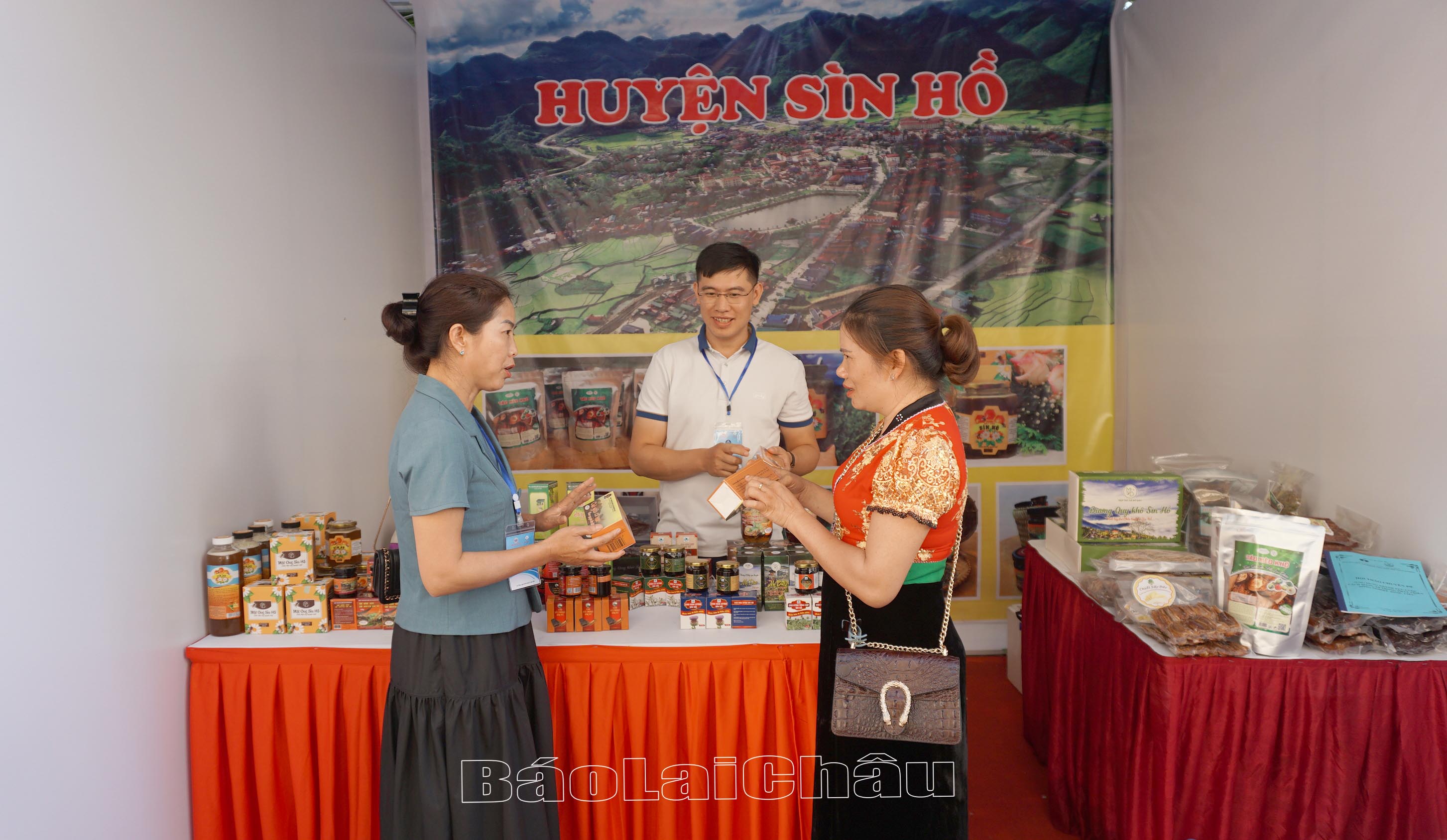 Huyện Sìn Hồ đưa đến triển lãm nhiều sản phẩm OCOP
