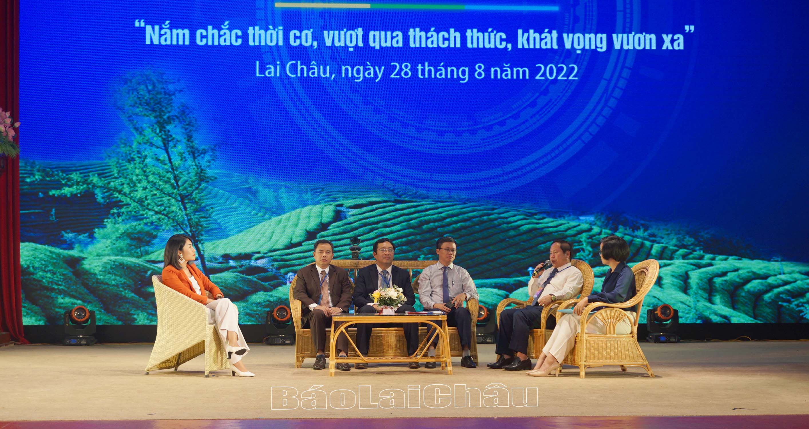 Đại biểu tham gia Diễn đàn.