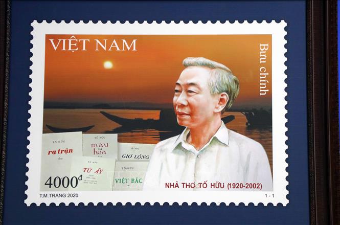 Bộ tem đặc biệt nhân kỷ niệm 100 năm Ngày sinh đồng chí Tố Hữu. Ảnh: Đỗ Trưởng/TTXVN