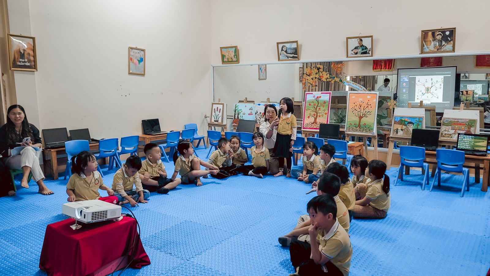 Các bé trường MN Hoa Sen giao lưu trực tuyến với trường MN Bắc Cường (Lào Cai).