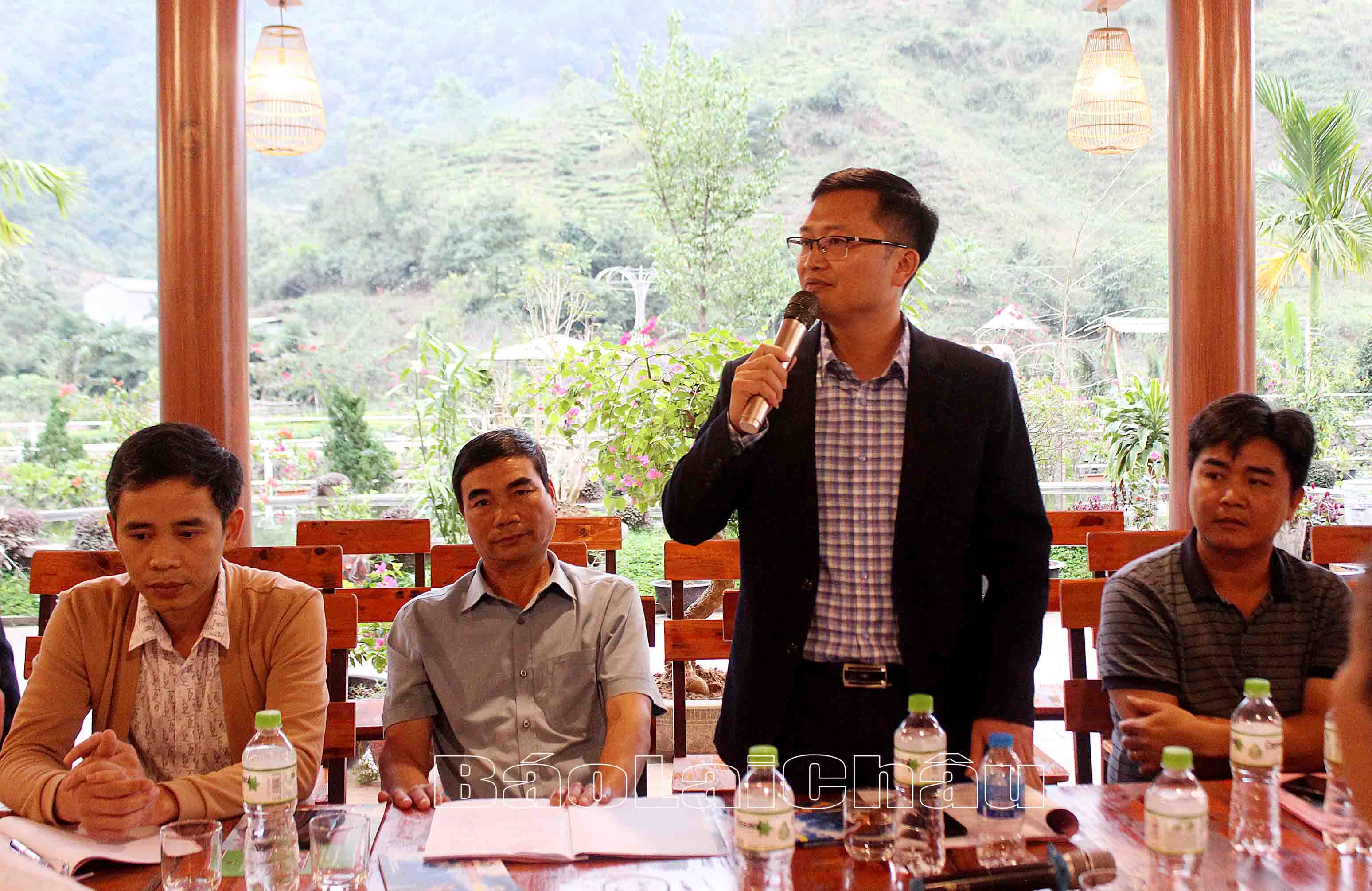 Đại diện lãnh đạo Công ty Du lịch Pu Lai Châu phát biểu tại Hội thảo.