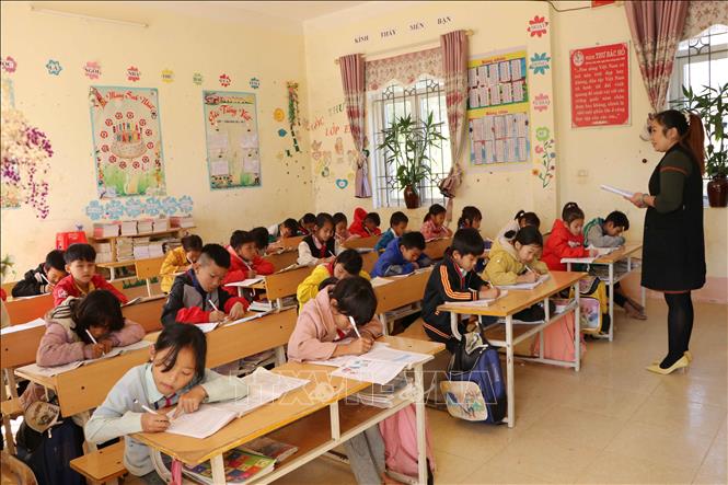 Cơ sở vật chất phục vụ hoạt động giảng dạy ở các trường học huyện biên giới Mường Tè (Lai Châu) từng bước được đầu tư khang trang. 