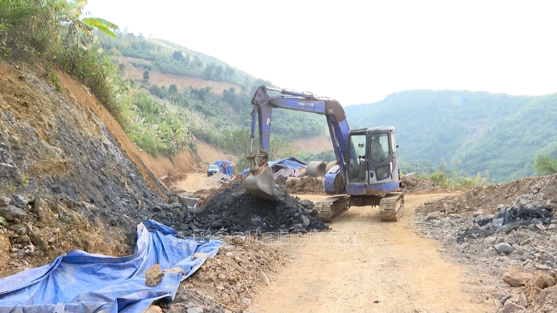 Bản Hoàng Chù Sào, xã Huổi Luông (huyện Phong Thổ) đang được đầu tư nâng cấp giúp người dân đi lại thuận lợi. Bản Hoàng Chù Sào, xã Huổi Luông (huyện Phong Thổ) đang được đầu tư nâng cấp giúp người dân đi lại thuận lợi.