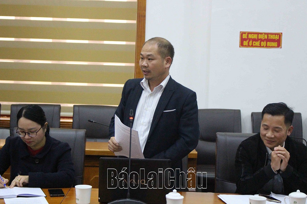 Đồng chí Dư Khánh Kiên-Đại diện Báo Lai Châu phát biểu ý kiến tại buổi họp báo.