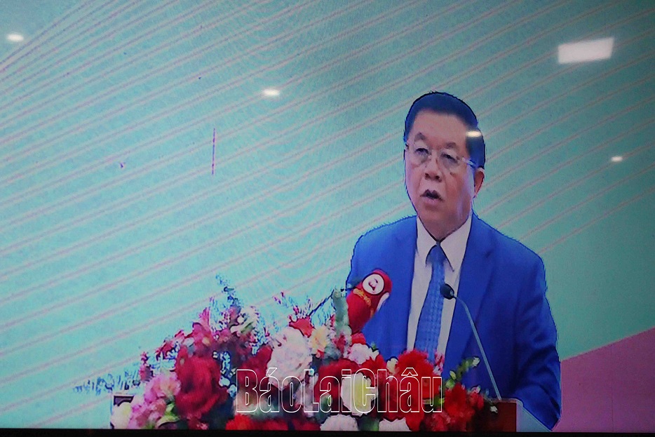 Đồng chí  Nguyễn Trọng Nghĩa phát biểu tổng kết, bế mạc Hội thảo.