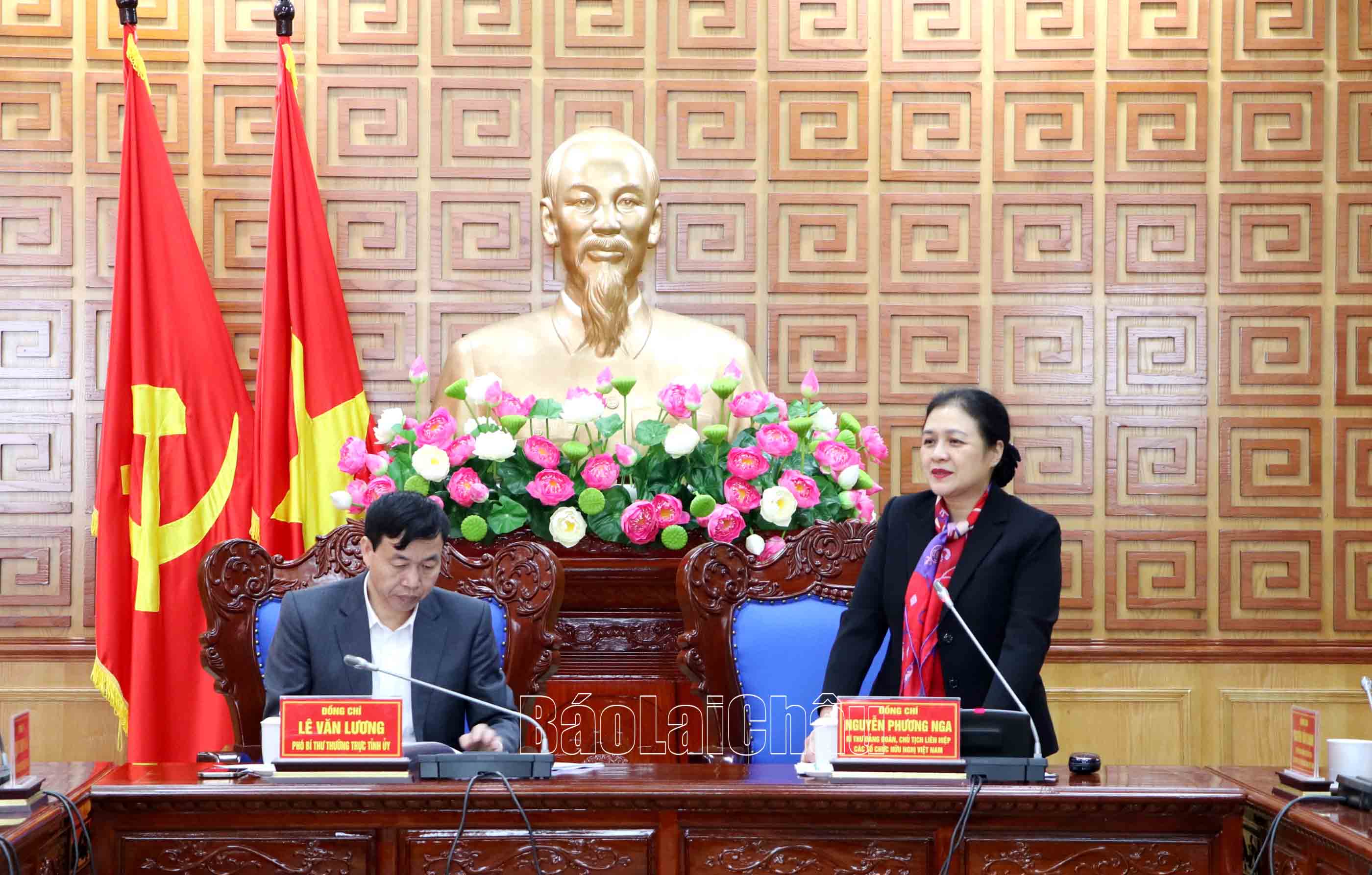 Đồng chí Nguyễn Phương Nga - Bí thư Đảng đoàn, Chủ tịch Liên hiệp các tổ chức hữu nghị Việt Nam phát biểu tại buổi làm việc.