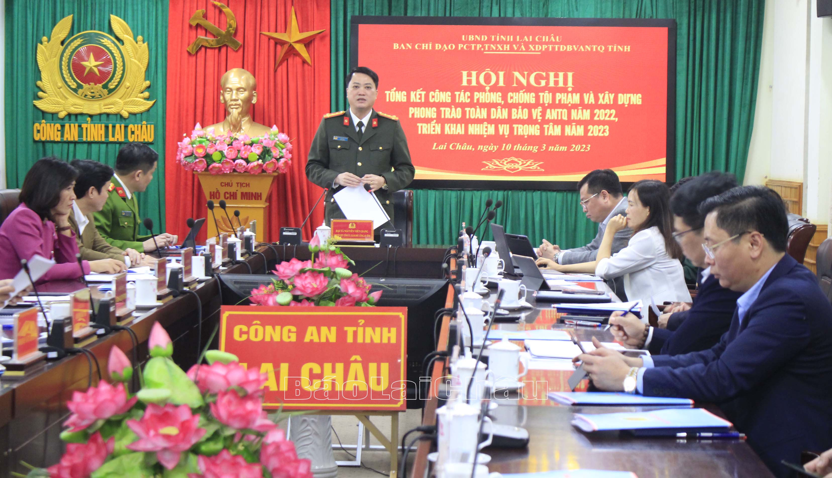Đại tá Nguyễn Viết Giang - Giám đốc Công an tỉnh, Phó Trưởng ban Thường trực Ban Chỉ đạo PCTP tỉnh phát biểu kết luận Hội nghị. 