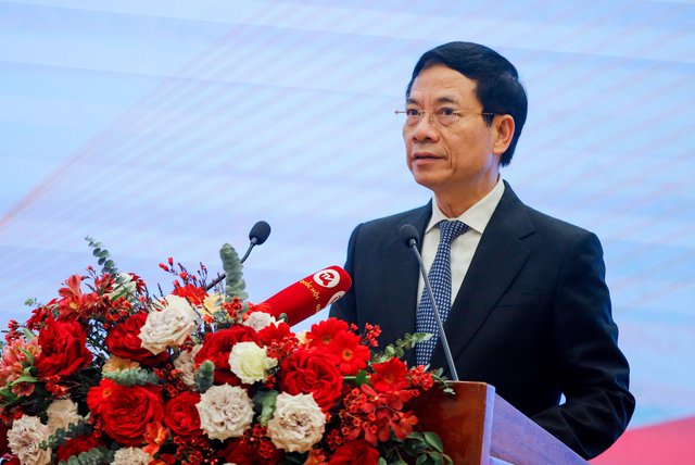 Đồng chí Nguyễn Mạnh Hùng, Ủy viên Trung ương Đảng, Bộ trưởng Bộ Thông tin và Truyền thông phát biểu tại Hội thảo - Ảnh: VGP/Nam Nguyễn