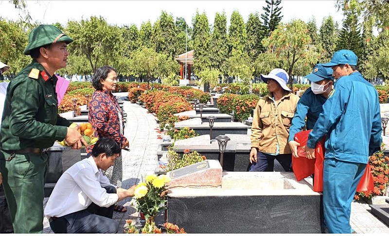 Lực lượng chức năng tỉnh Bà Rịa-Vũng Tàu quy tập hài cốt liệt sĩ về Nghĩa trang Liệt sĩ liên huyện Long Điền-Đất Đỏ.