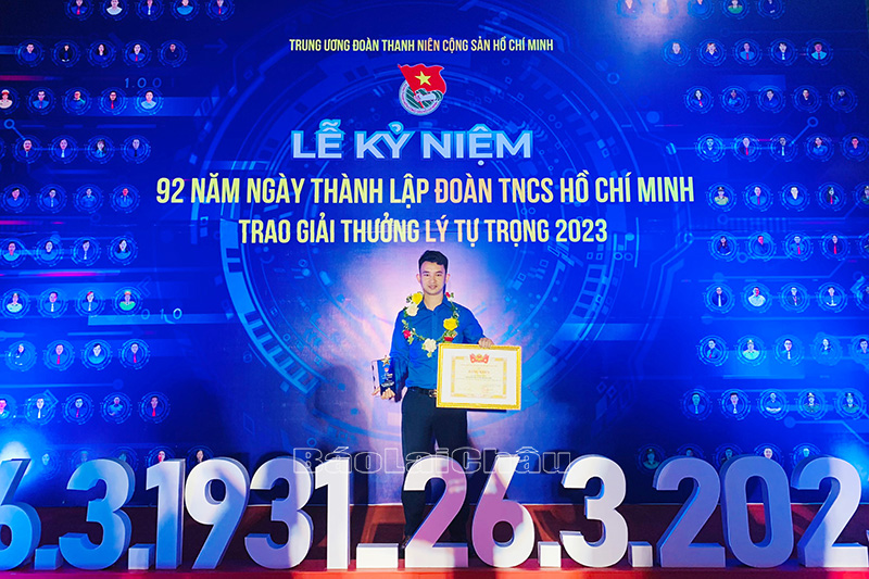 Anh Nam nhận Giải thưởng Lý Tự Trọng do Ban Chấp hành Trung ương Đoàn Thanh niên Cộng sản Hồ Chí Minh trao tặng vào cuối tháng 3/2023.