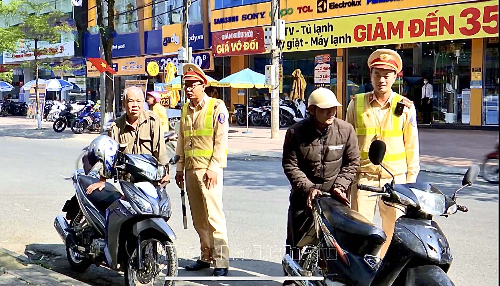 Lực lượng Cảnh sát giao thông tăng cường công tác tuần tra, kiểm soát, đảm bảo hành lang an toàn giao thông.