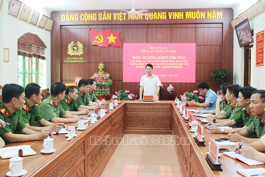 Đồng chí Hà Trọng Hải - Phó Chủ tịch UBND tỉnh phát biểu tại buổi biểu dương.