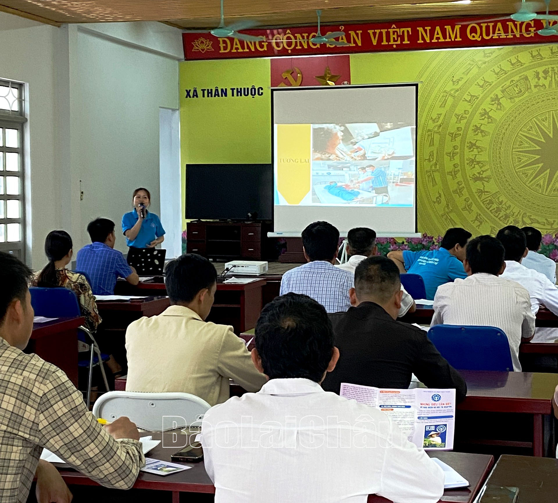 BHXH huyện tổ chức Hội nghị khách hàng tại xã Thân Thuộc nhằm tuyên truyền rộng rãi chính sách bảo hiểm và khai thác đối tượng tham gia,