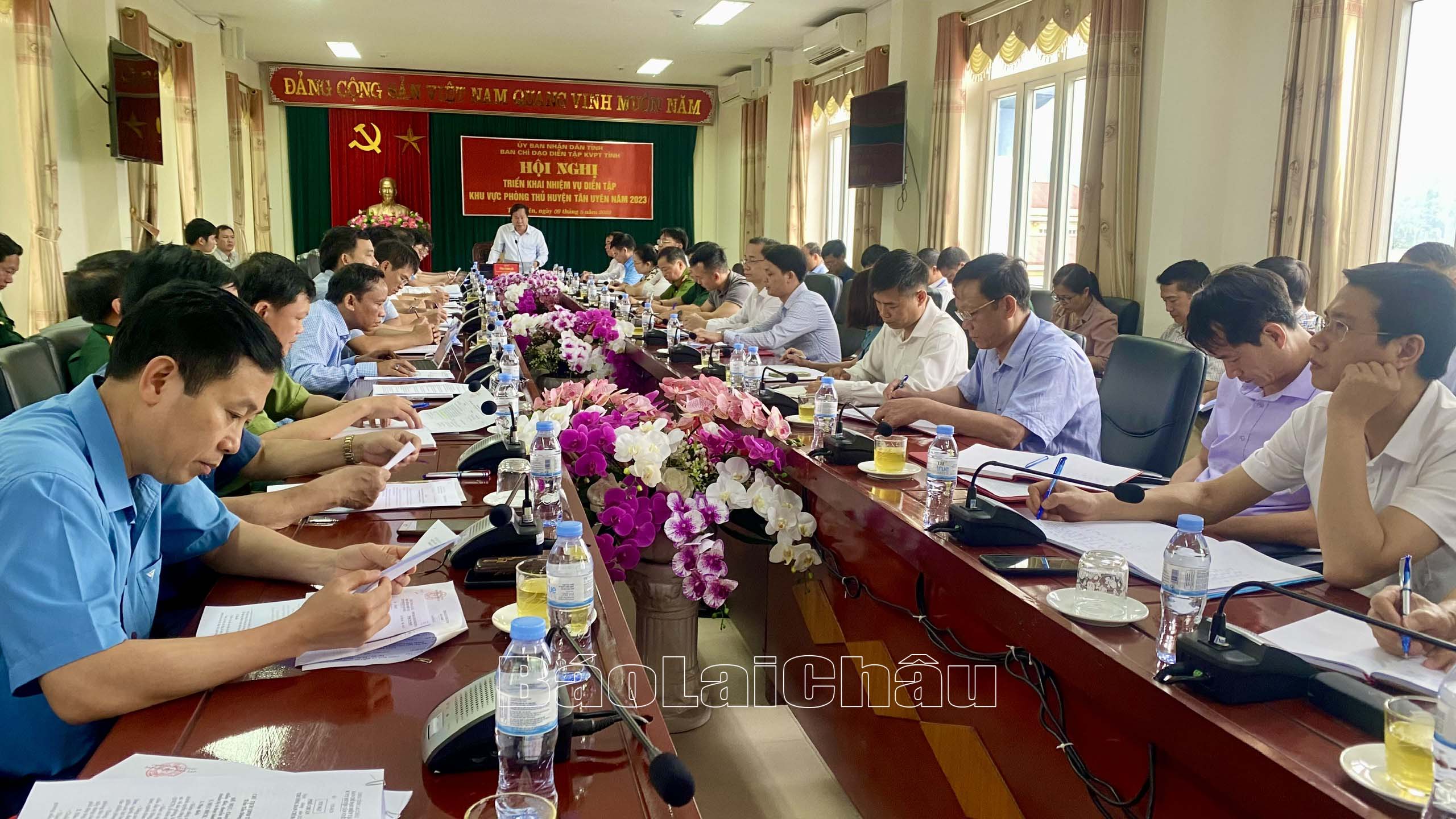 Phó Chủ tịch Thường trực UBND tỉnh phát biểu giao nhiệm vụ cho huyện Tân Uyên.