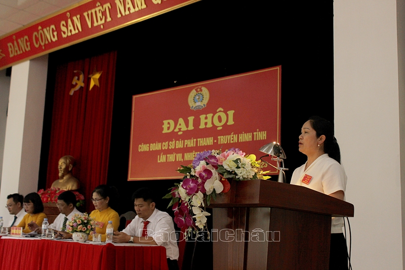 Đồng chí Nguyễn Thị Ngọc Hà - Bí thư Đảng ủy, Giám đốc Đài PTTH tỉnh phát biểu tại Đại hội.