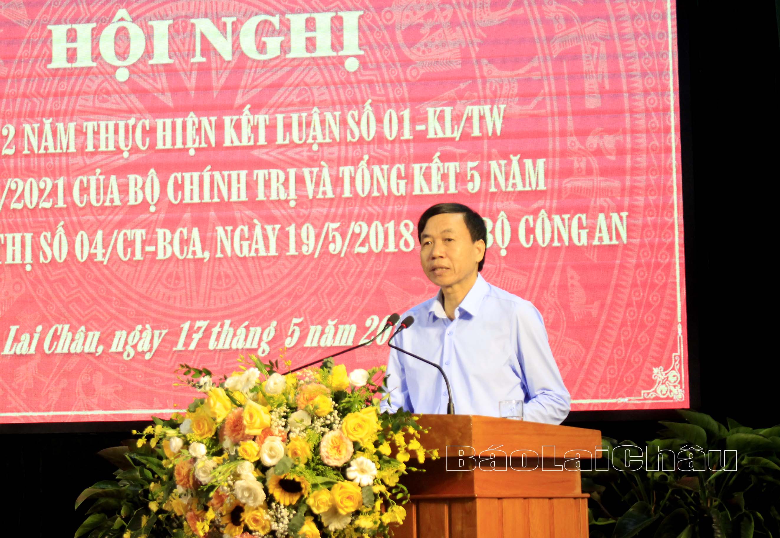 Đồng chí Lê Văn Lương - Phó Bí thư Thường trực Tỉnh uỷ phát biểu tại Hội nghị. 