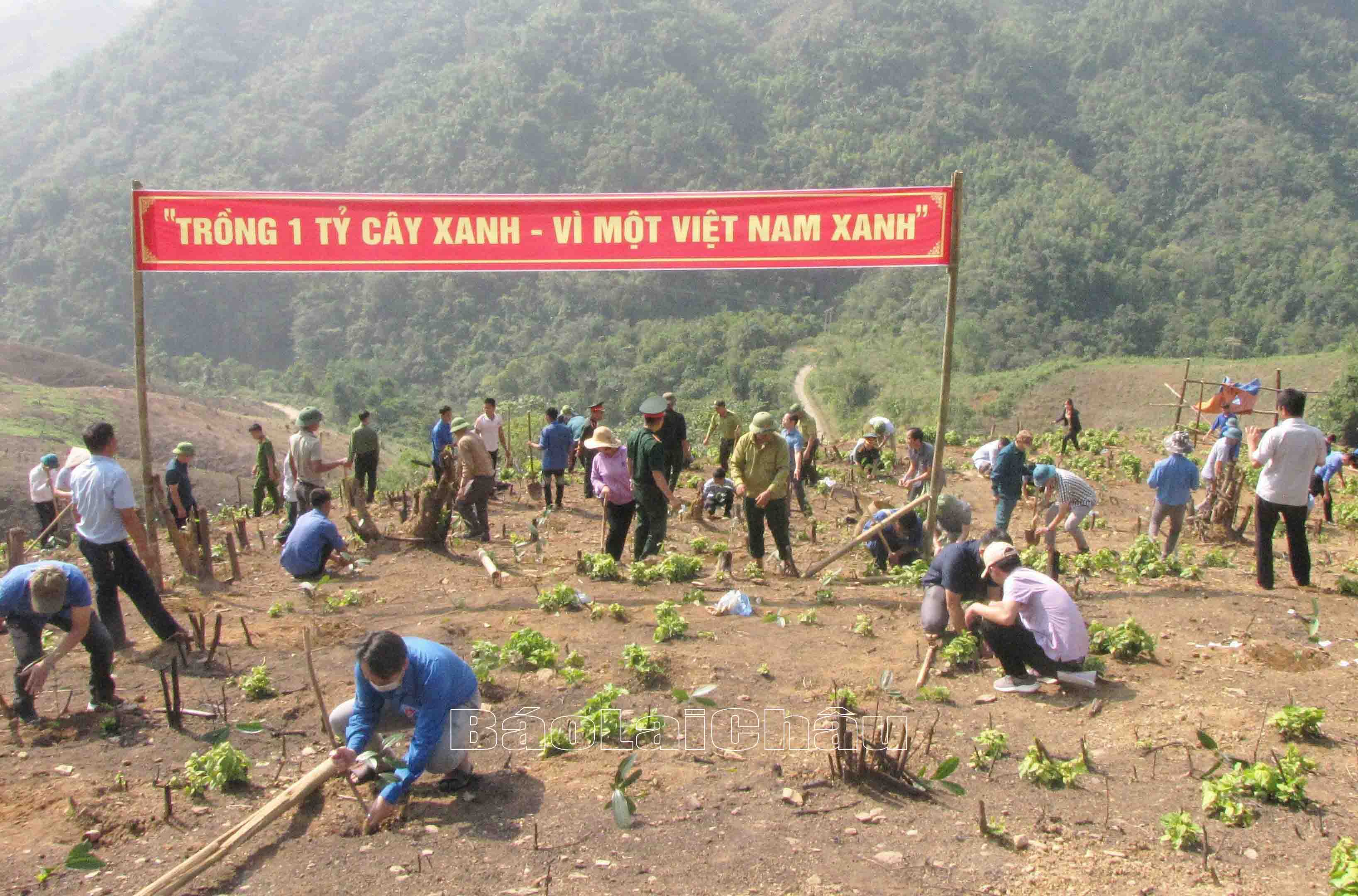 Các lực lượng, Nhân dân tham gia trồng rừng tại Lễ ra quân trồng rừng huyện Nậm Nhùn năm 2023.