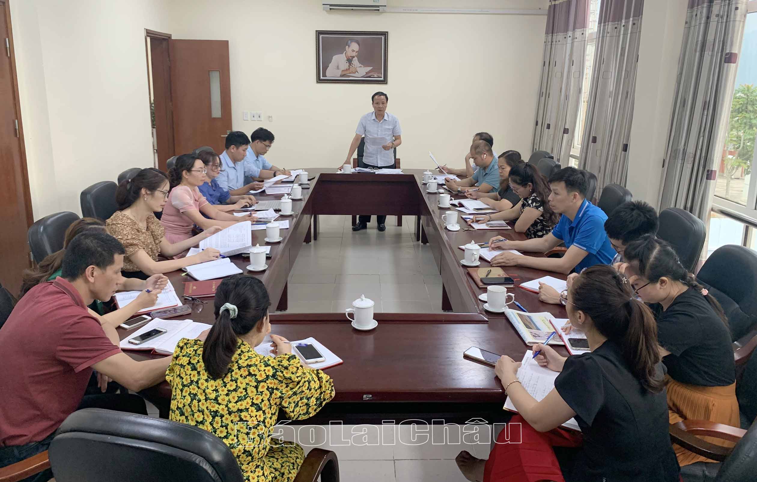 Bí thư Chi bộ Báo Lai Châu phát biểu tại buổi làm việc.