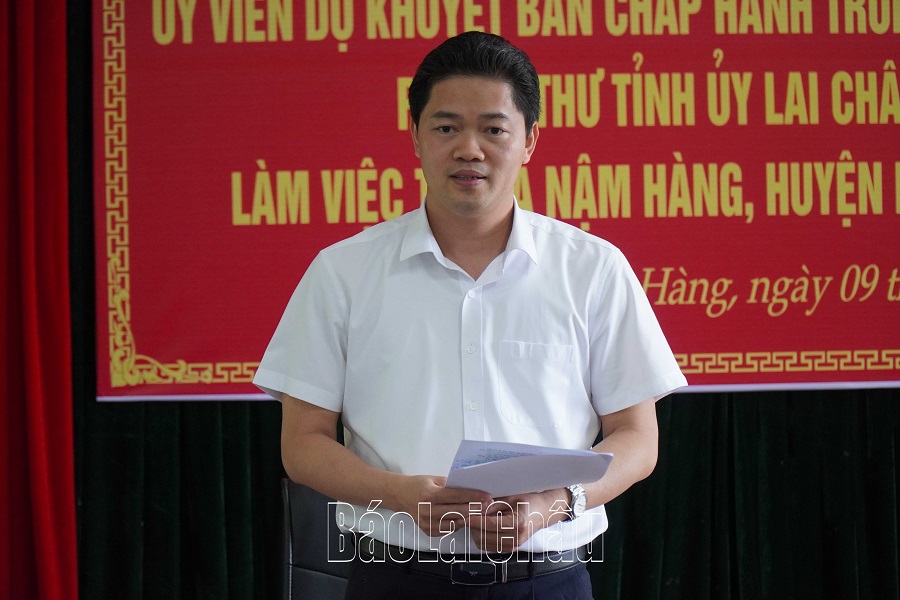 Đồng chí Vũ Mạnh Hà phát biểu tại buổi làm việc với xã Nậm Hàng.