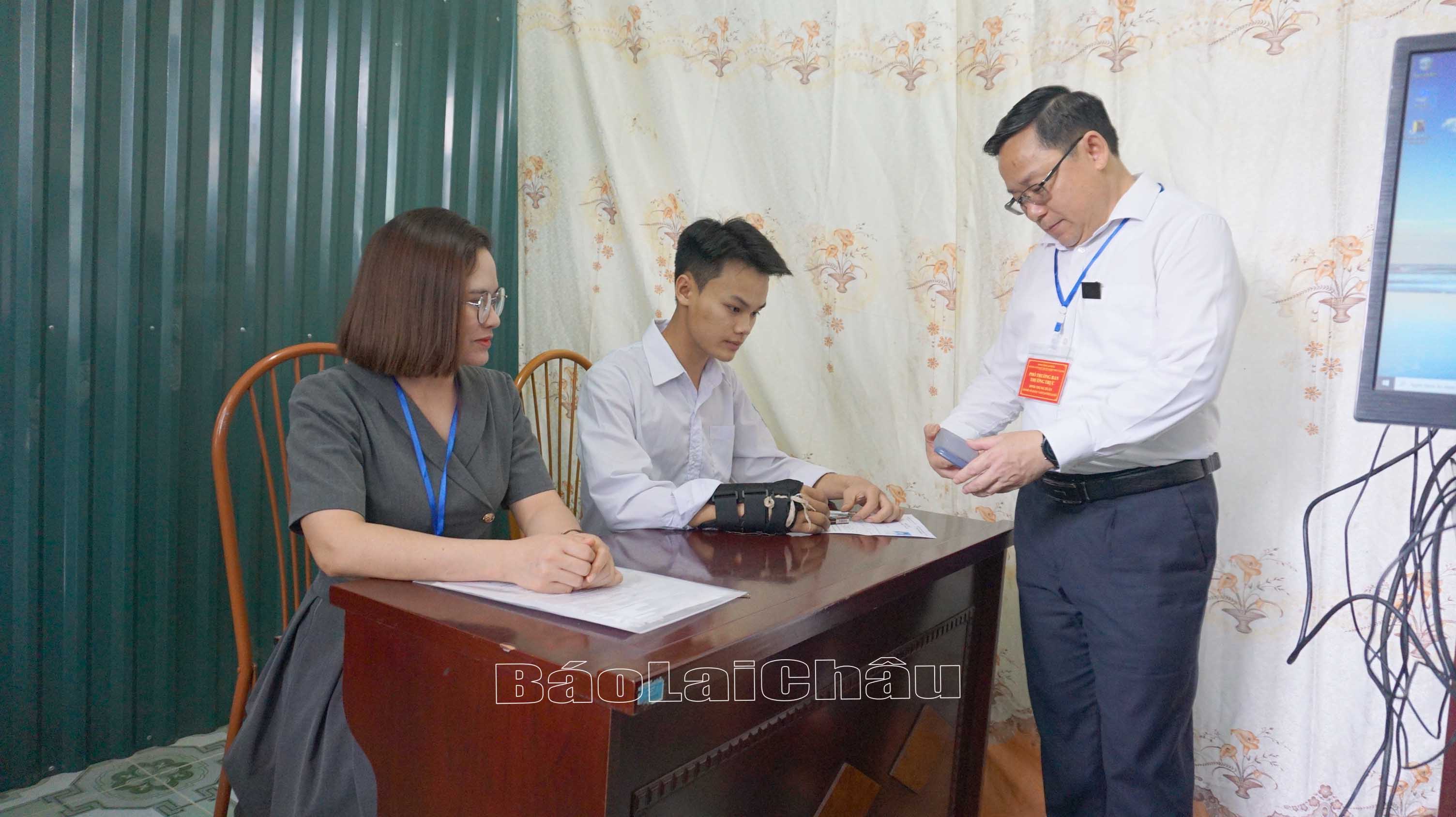 Nhờ có sự hỗ trợ, động viên của các thầy, cô giáo.