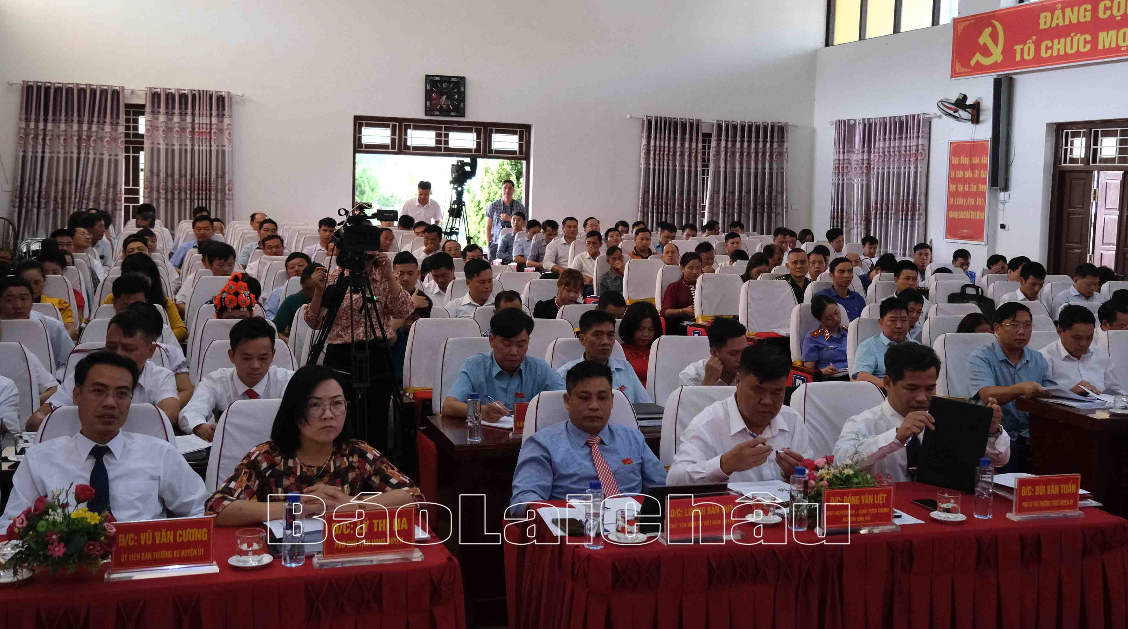 Quang cảnh kỳ họp HĐND huyện Sìn Hồ