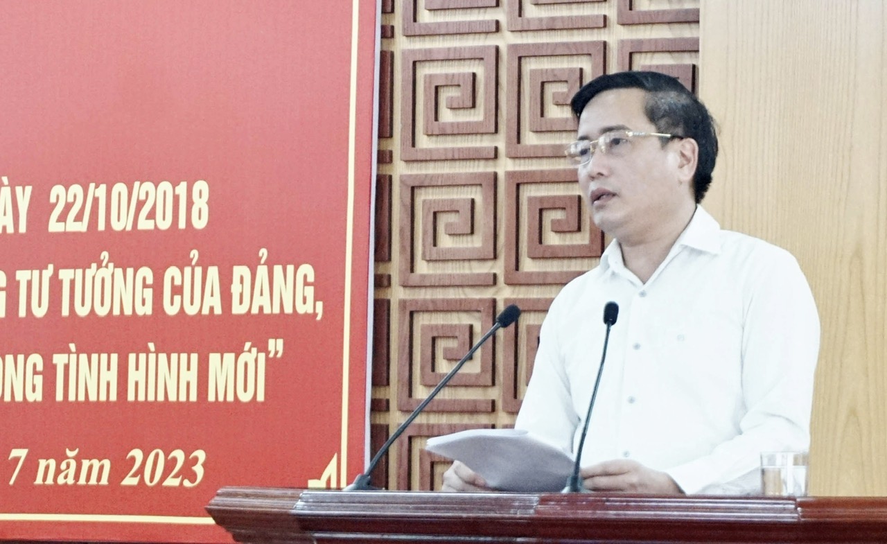 Đồng chí Dục.