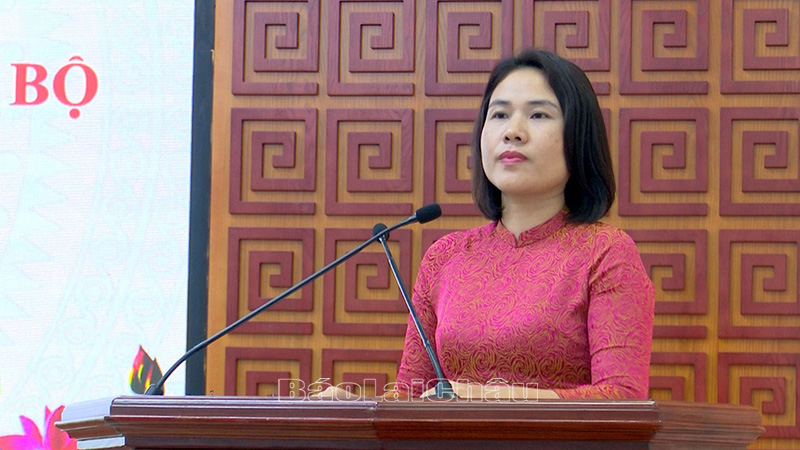 Đồng chí Đào Thị Lan Anh phát biểu nhận nhiệm vụ. 