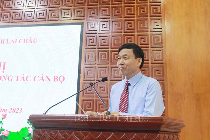 Đồng chí Lê Văn Lương Phó Bí Thư Tỉnh ủy, Chủ tịch UBND tỉnh phát biểu tại hội nghị. 
