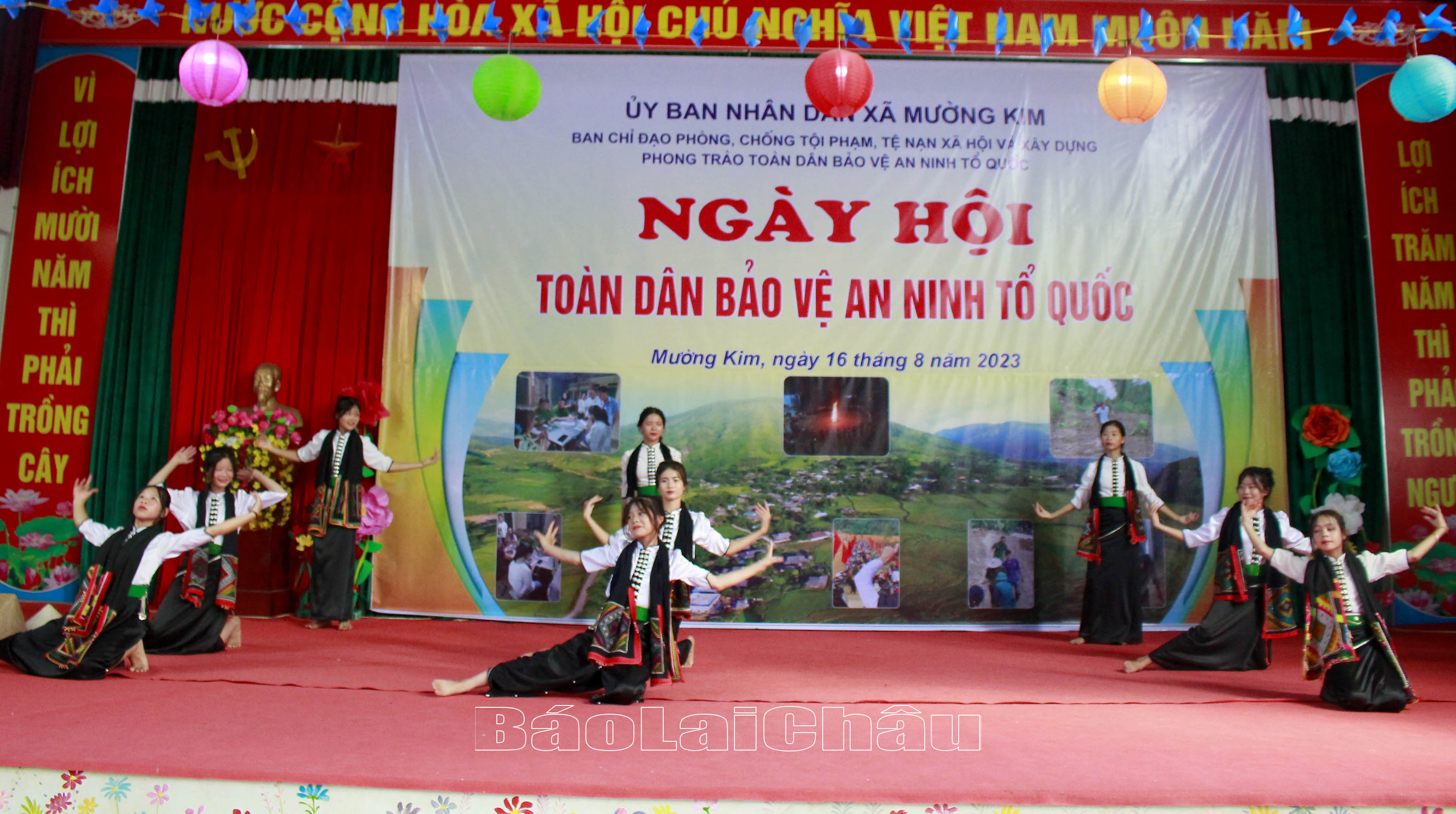 Văn nghệ chào mừng Ngày hội