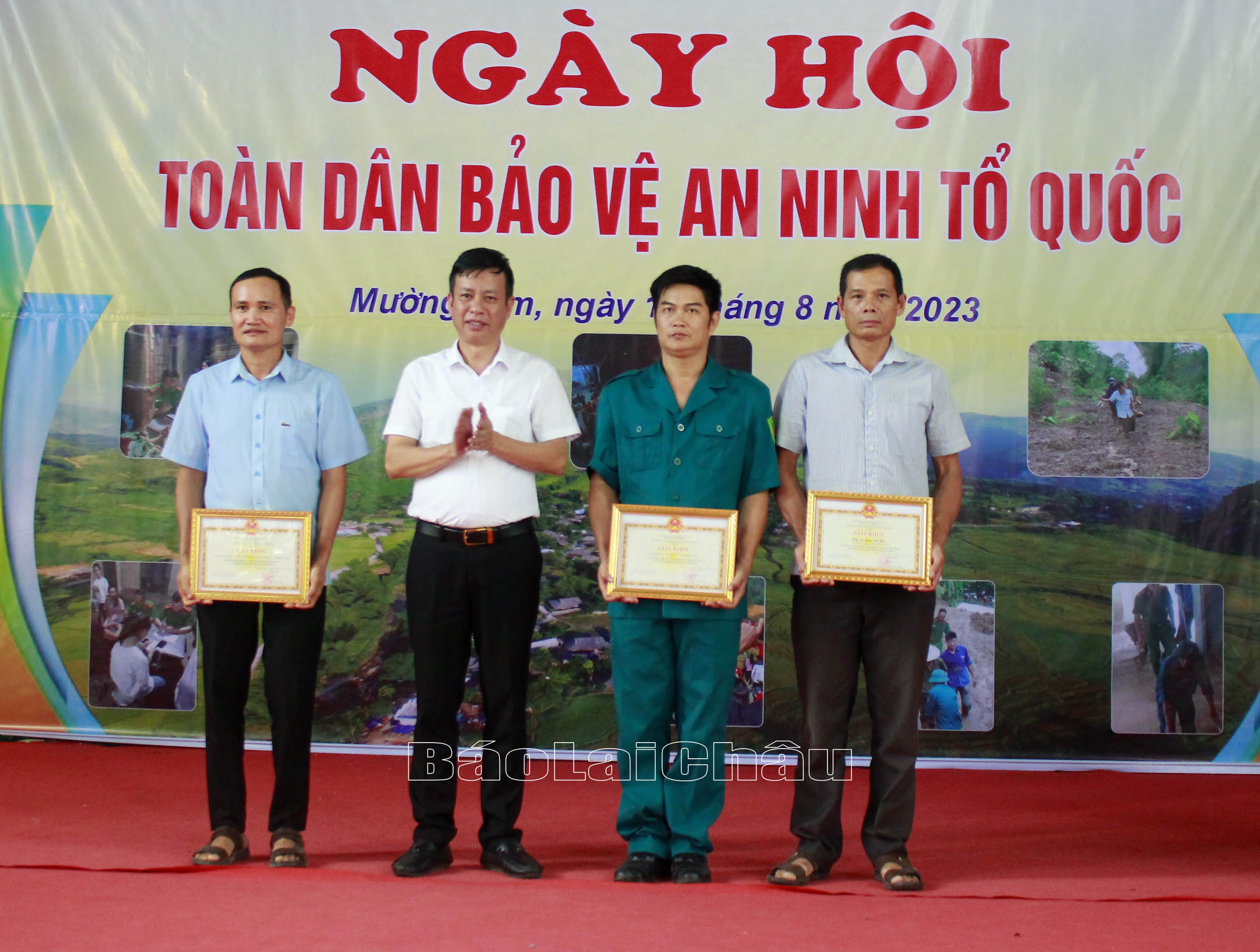 Đồng chí Nguyễn Văn Thăng -  Chủ tịch UBND huyện, Trưởng Ban chỉ đạo phòng chống tội phạm huyện tặng Giấy khen cho các tập thể. 