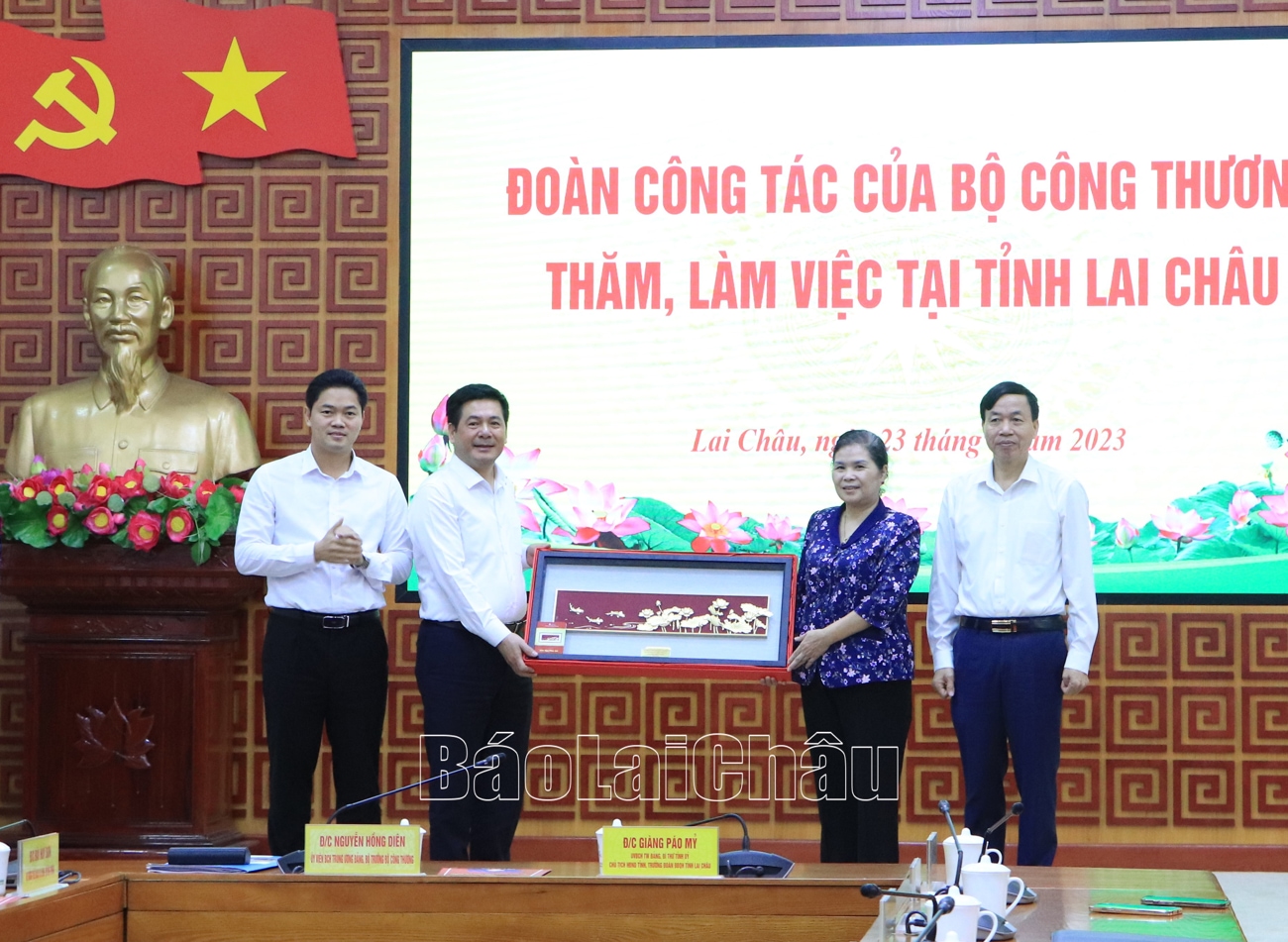 tặng quà