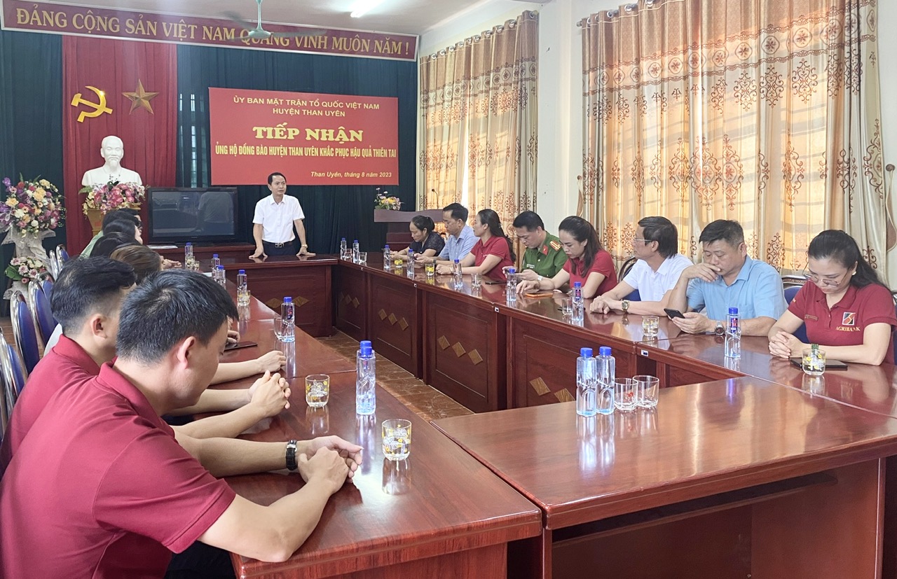 Quảng cảnh lễ tiếp nhận.