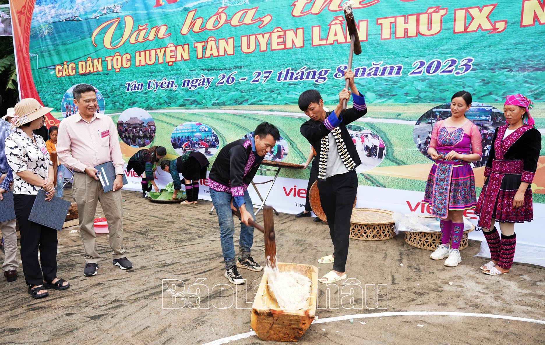 Ngược lại, thi giã bánh giày lại thuộc sở trường của đồng bào dân tộc Mông.