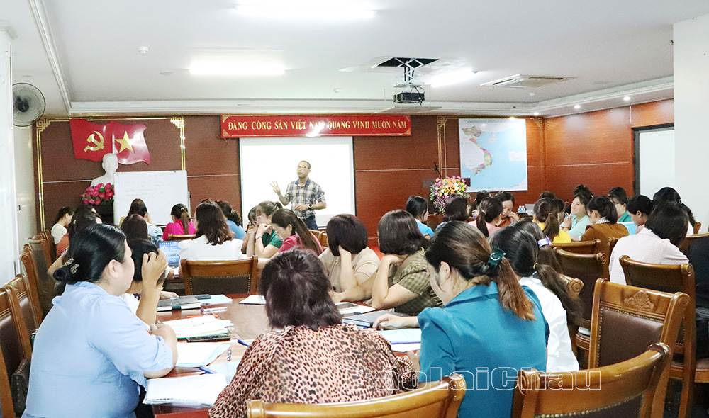Quang cảnh lớp tập huấn. 