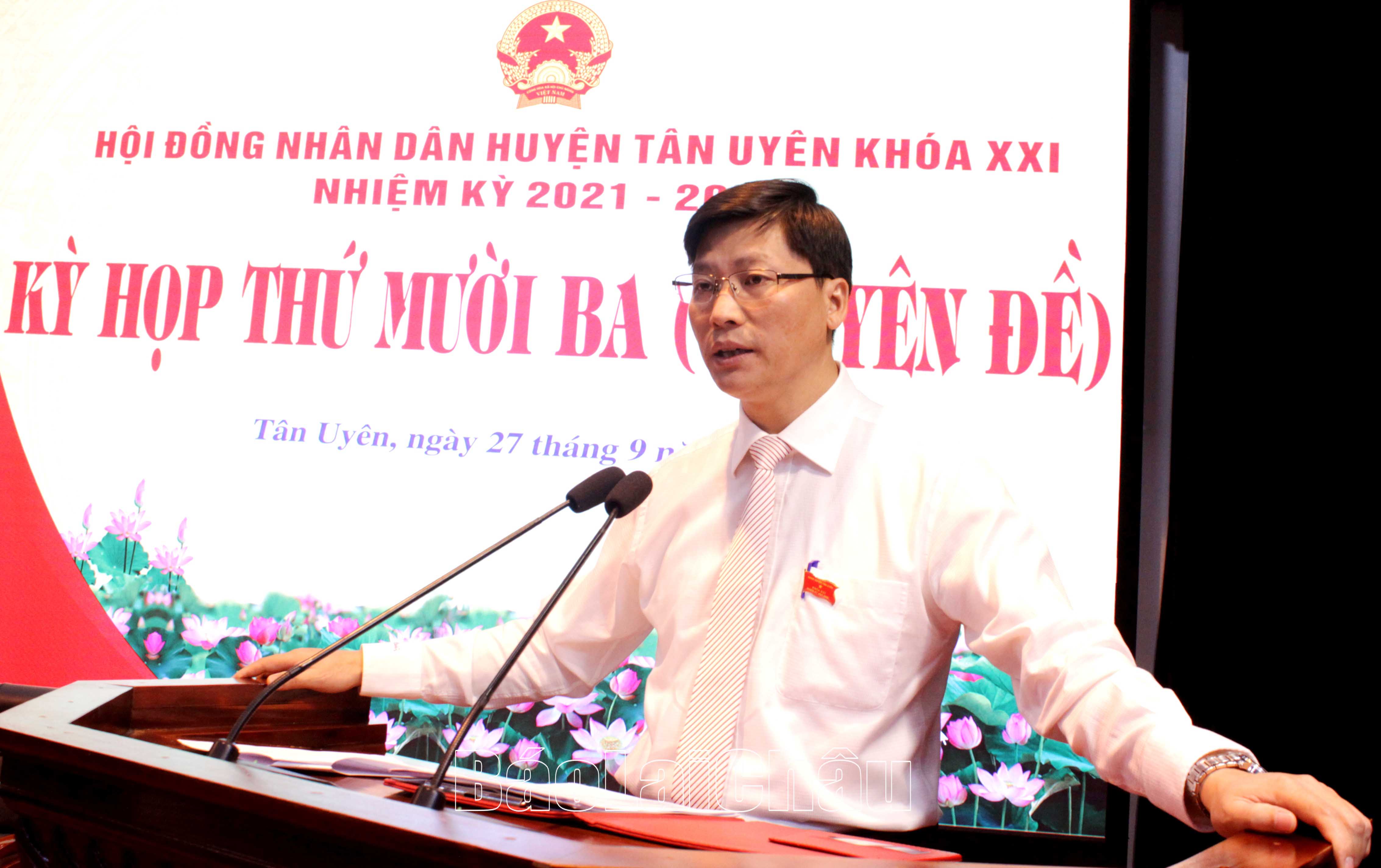 Đồng chí Bùi Huy Phương - Tỉnh ủy viên, Bí thư Huyện ủy, Chủ tịch HĐND huyện phát biểu khai mạc kỳ họp.