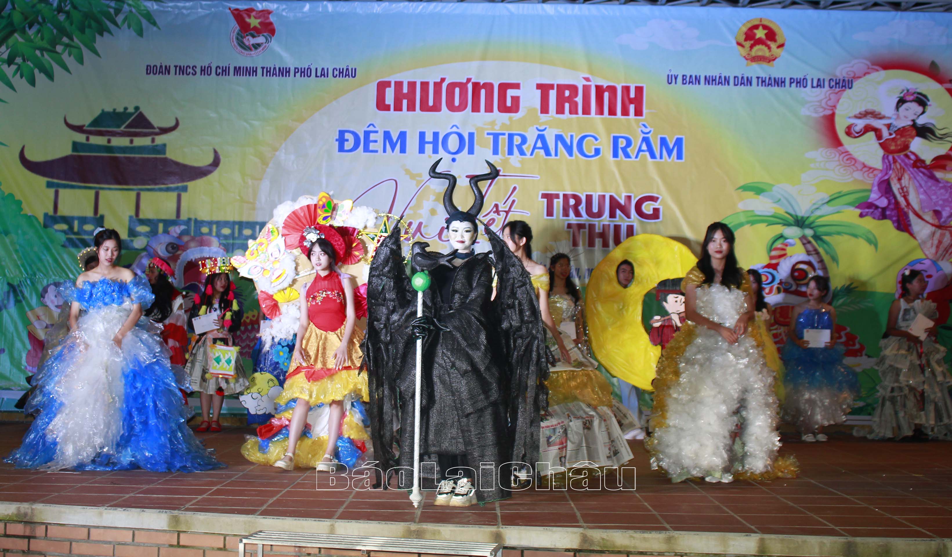Phần thi hoá trang của các em học sinh rất đặc sắc. 