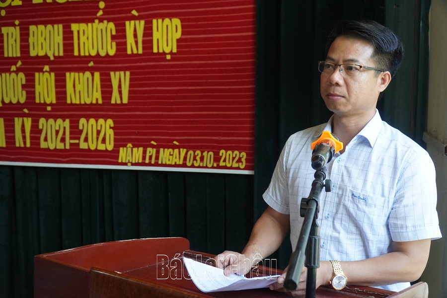 Đồng chí Hoàng Quốc Khánh phát biểu thông tin tới cử tri xã Nậm Pì các nội dung dự kiến tại kỳ họp thứ 6.