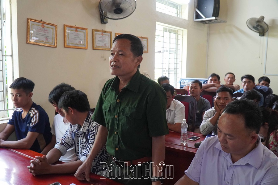 Cử tri xã Nậm Pì kiến nghị với Đoàn đại biểu Quốc hội tỉnh.