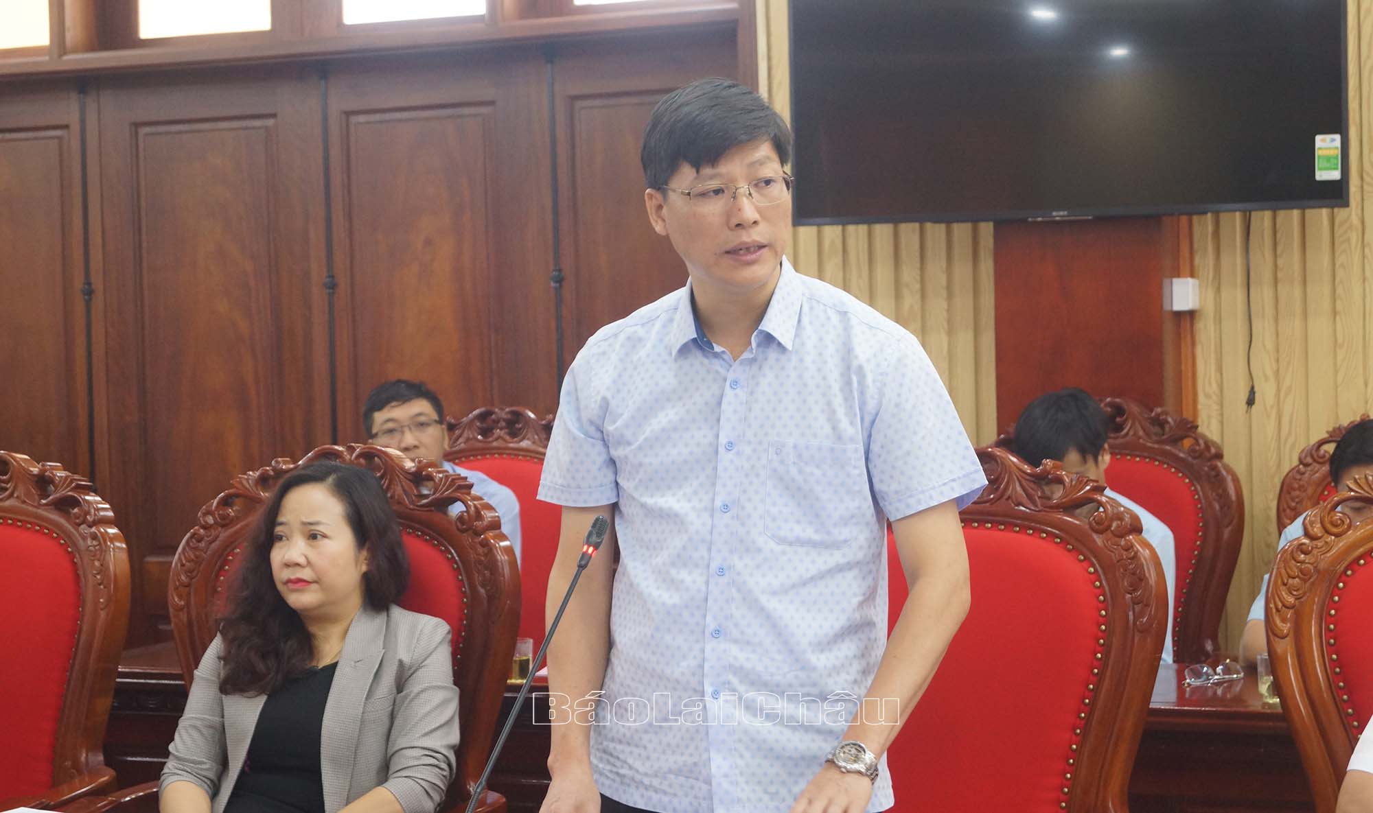 Lãnh đạo Huyện uỷ Tân Uyên phát biểu ý kiến tại hội nghị.
