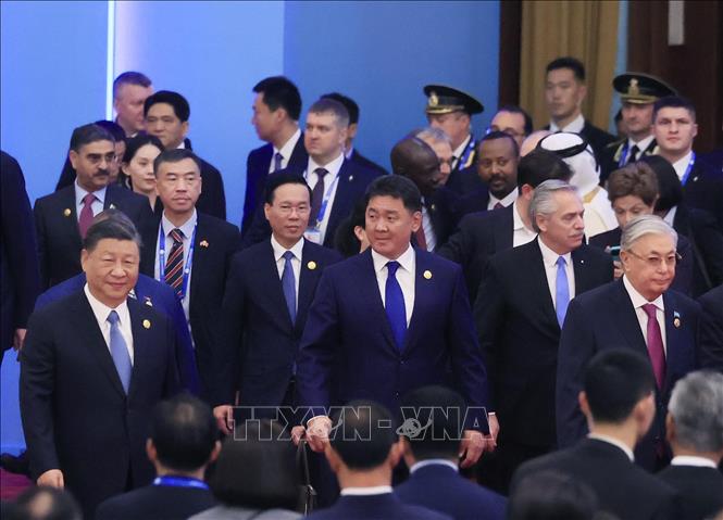 Chủ tịch nước Võ Văn Thưởng, Chủ tịch Trung Quốc Tập Cận Bình và lãnh đạo các nước đến dự lễ khai mạc - Ảnh: TTXVN