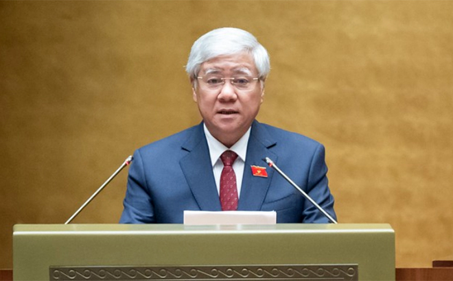 Bí thư Trung ương Đảng, Chủ tịch Uỷ ban Trung ương MTTQ Việt Nam Đỗ Văn Chiến trình bày Báo cáo tổng hợp ý kiến, kiến nghị của cử tri và Nhân dân.
