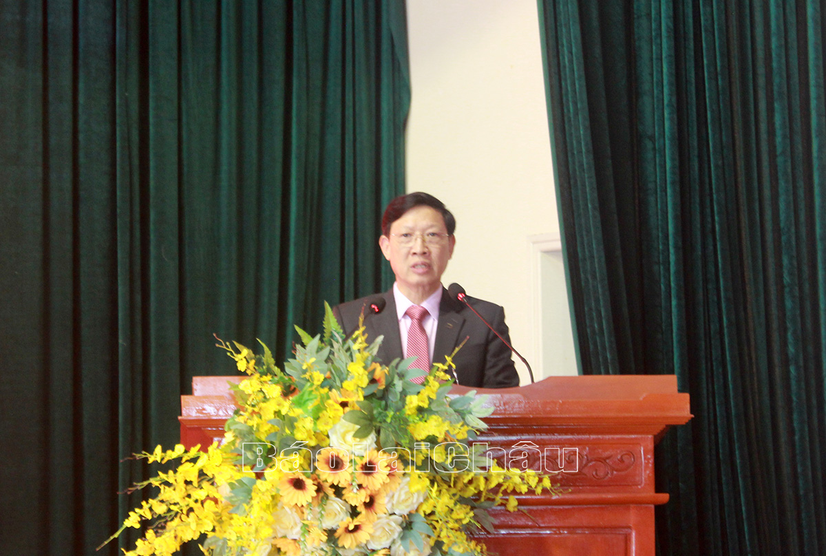 Phó Giáo sư, Tiến sỹ, Nhà giáo ưu tú Đào Đăng Phượng - Chủ tịch Hội đồng Trường Đại học Sư phạm Nghệ thuật Trung ương phát biểu tại lễ bế giảng. 