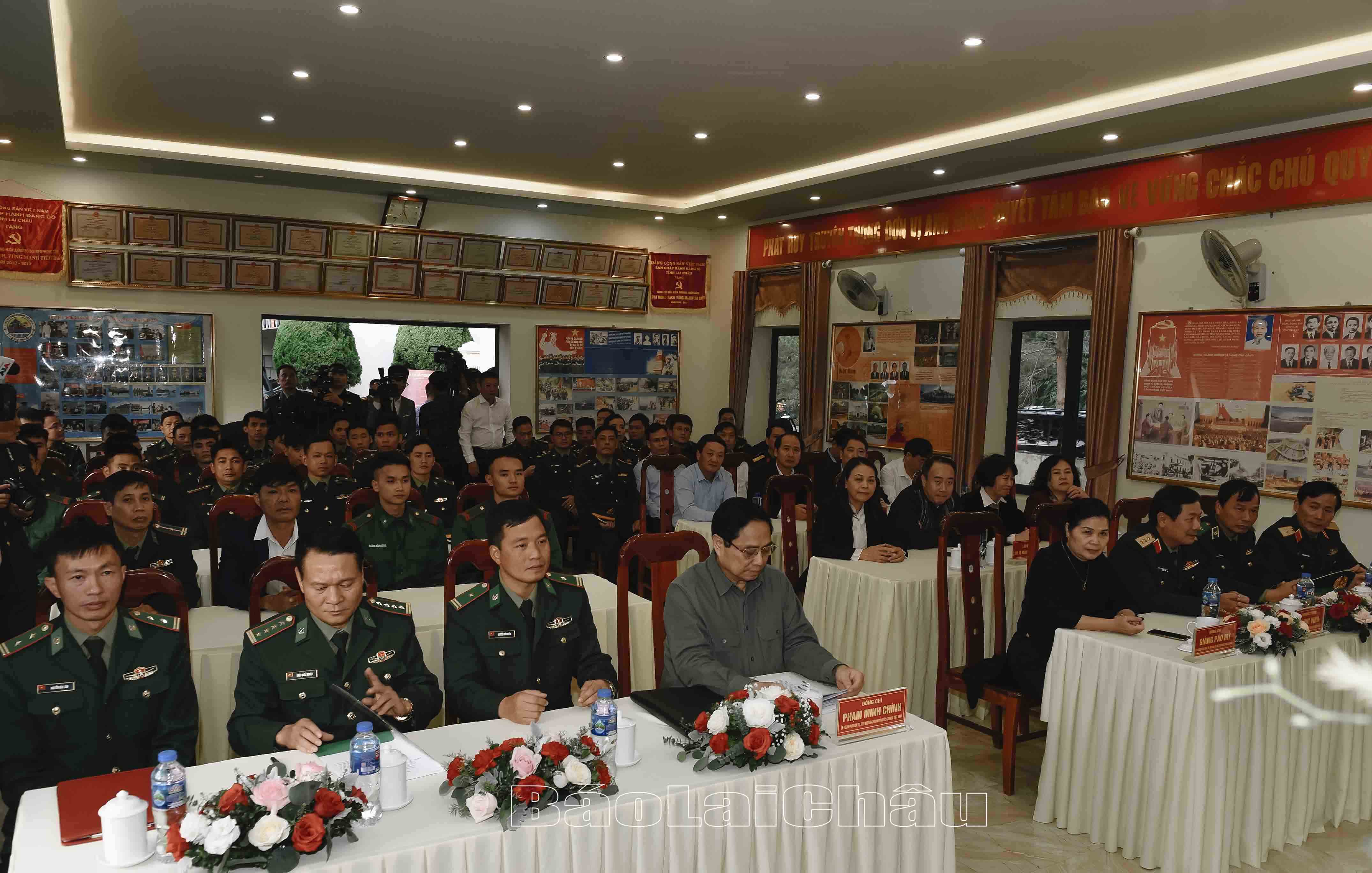 quang cảnh buổi làm việc