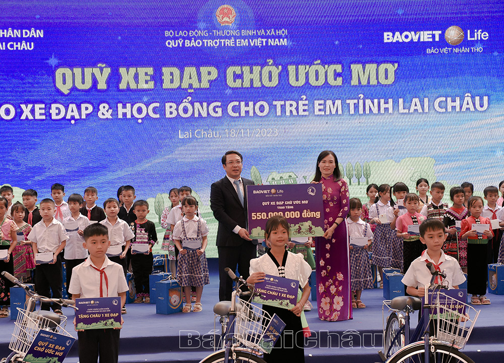 trao học bổng