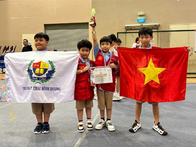 Đội Việt Nam vô địch cuộc thi robot quốc tế dành cho học sinh tiểu học