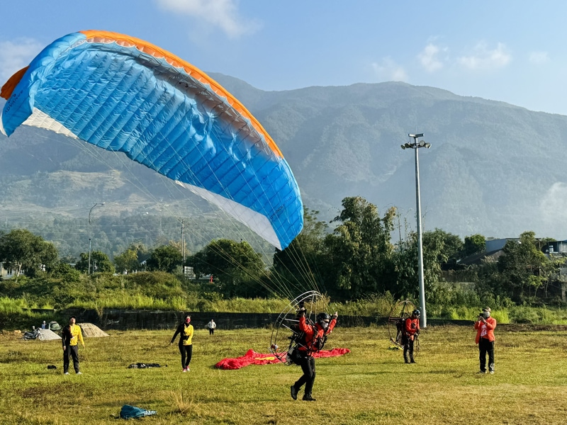 Các phi công xuất phát bay trên bầu trời Tam Đường.