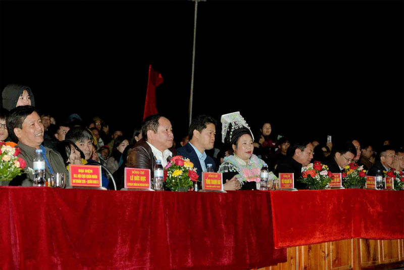 Đại biểu dự lễ khai mạc. 