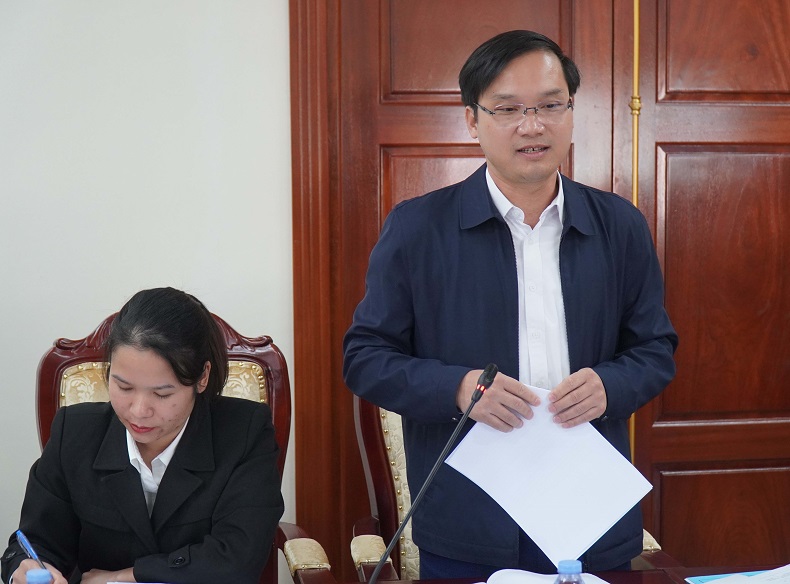 Đồng chí Nguyễn Xuân Hòa - Chánh án Tòa án nhân dân tỉnh giải trình tại buổi họp.