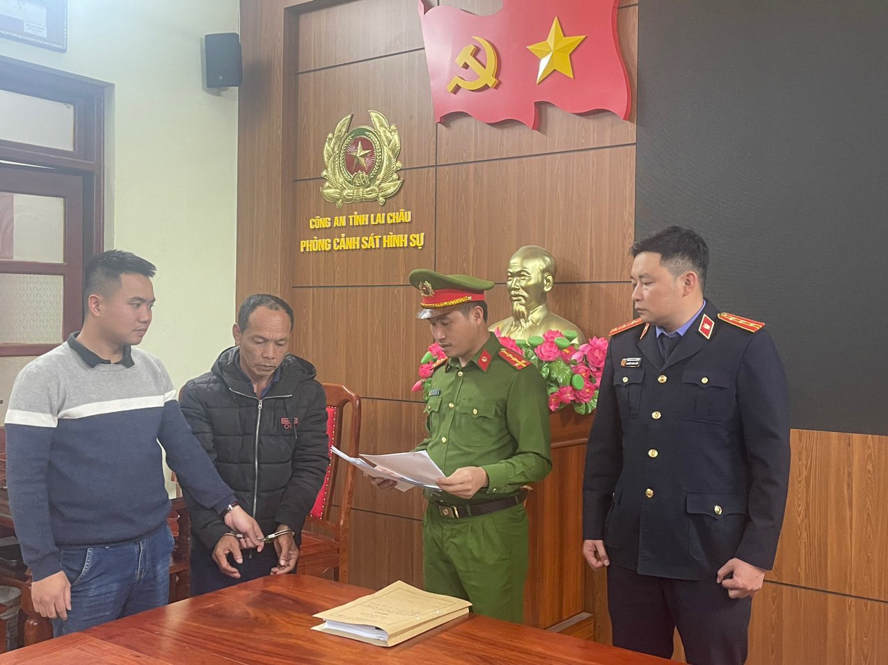 Cơ quan CSĐT công bố lệnh bắt, giữ người trong trường hợp khẩn cấp đối với Nguyễn Đình Hạnh