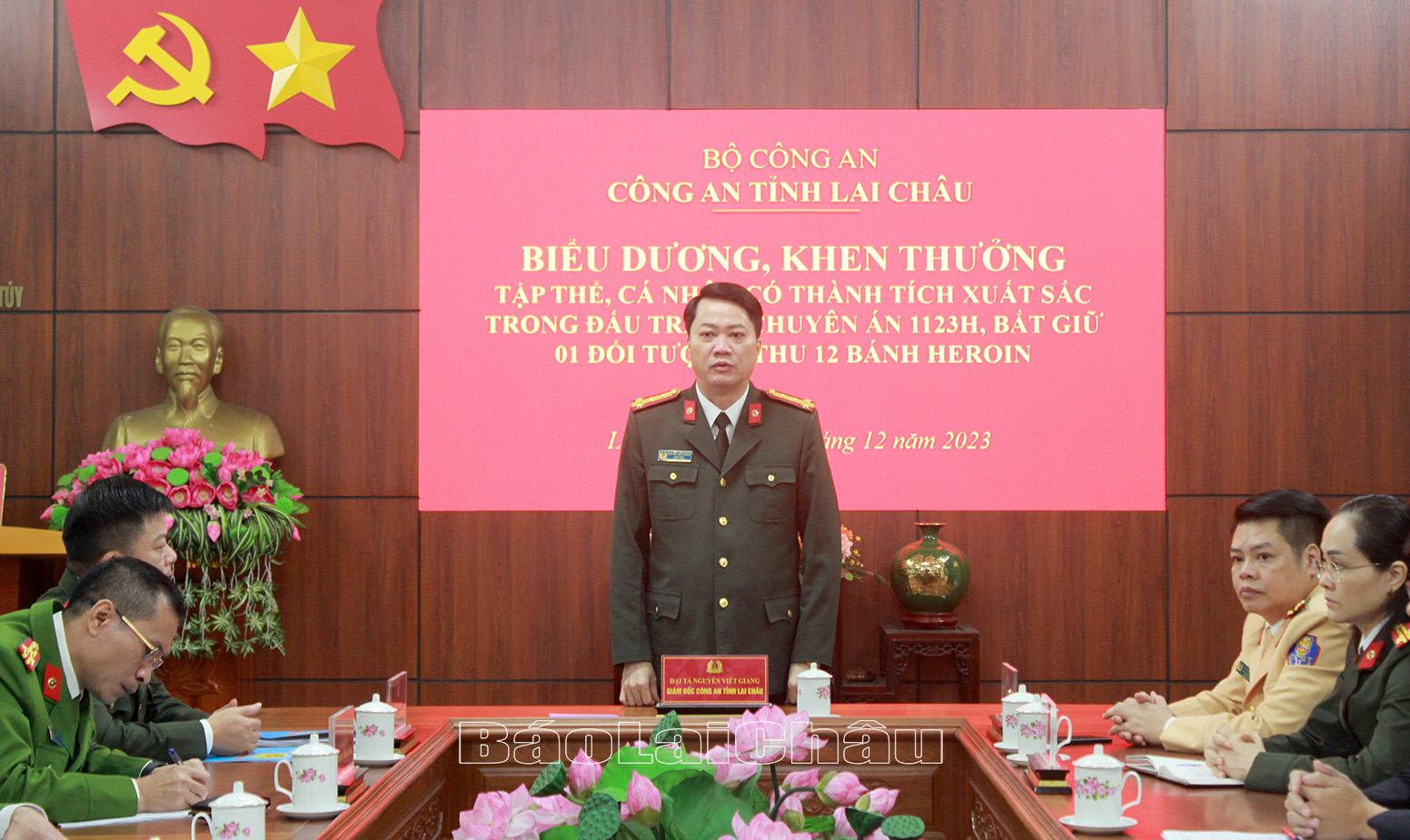 Đại tá Nguyễn Viết Giang - Ủy viên Ban Thường vụ Tỉnh ủy, Giám đốc Công an tỉnh phát biểu tại hội nghị biểu dương.